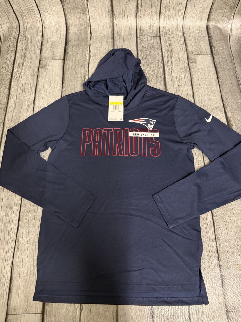 NWT Men’s Nike New England Patriots Lightweight Dri Fit Hoodie Tee Small
